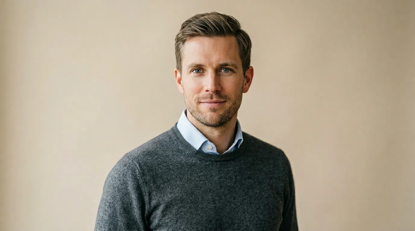 Porträt Jonas Hoffmann, Risikoanalyst, 400x400 Pixel, WebP